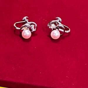 Mikimoto Silver and White Pearl Earrings
925 silver made